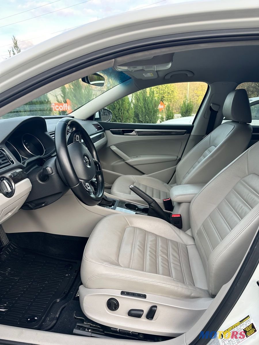 2016' Volkswagen Passat photo #5