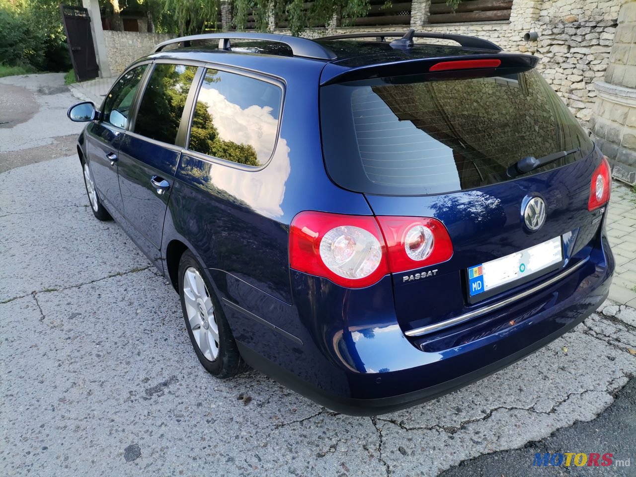 2010' Volkswagen Passat photo #4