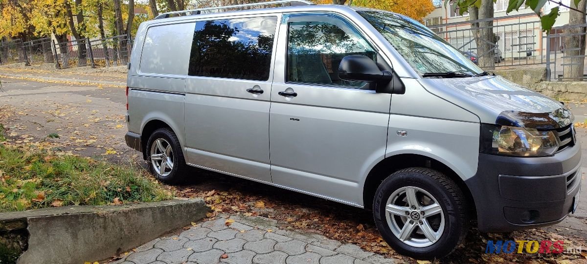 2013' Volkswagen Transporter photo #5