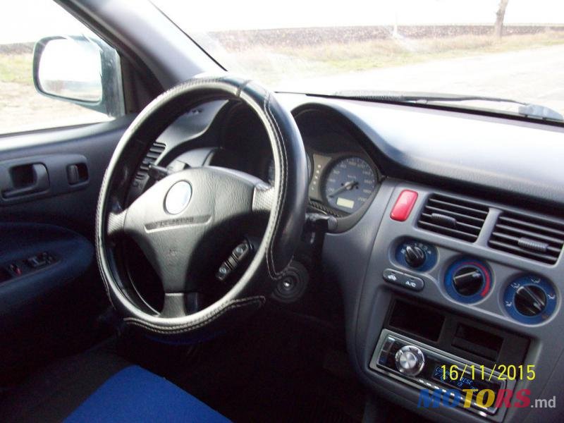 2001' Honda HR-V photo #2