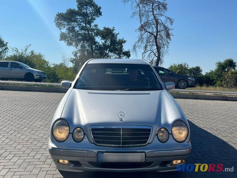 2001' Mercedes-Benz E-Class photo #1