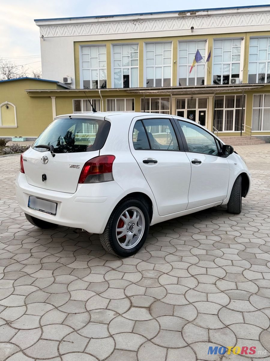 2010' Toyota Yaris photo #2