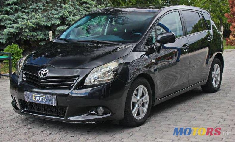 2011' Toyota Verso photo #1