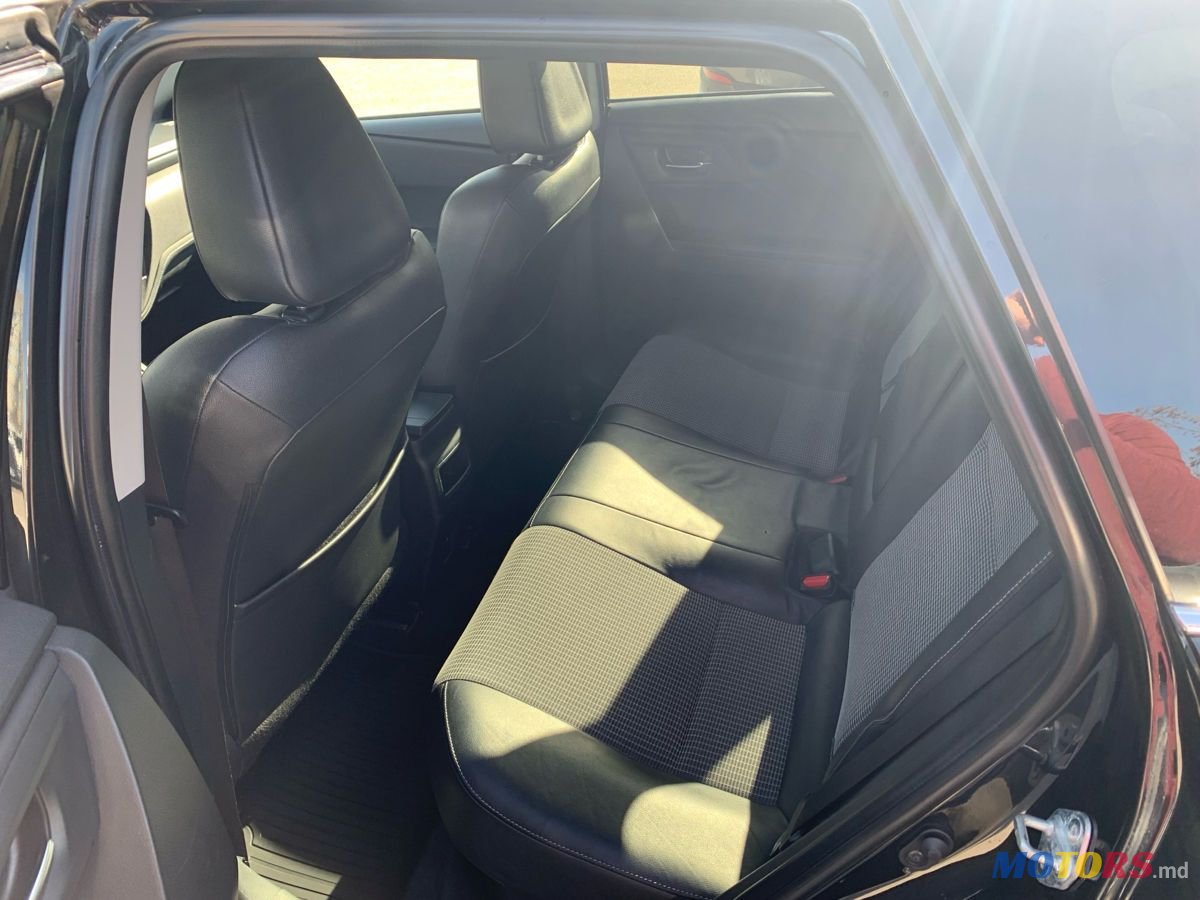 2016' Toyota Auris photo #5