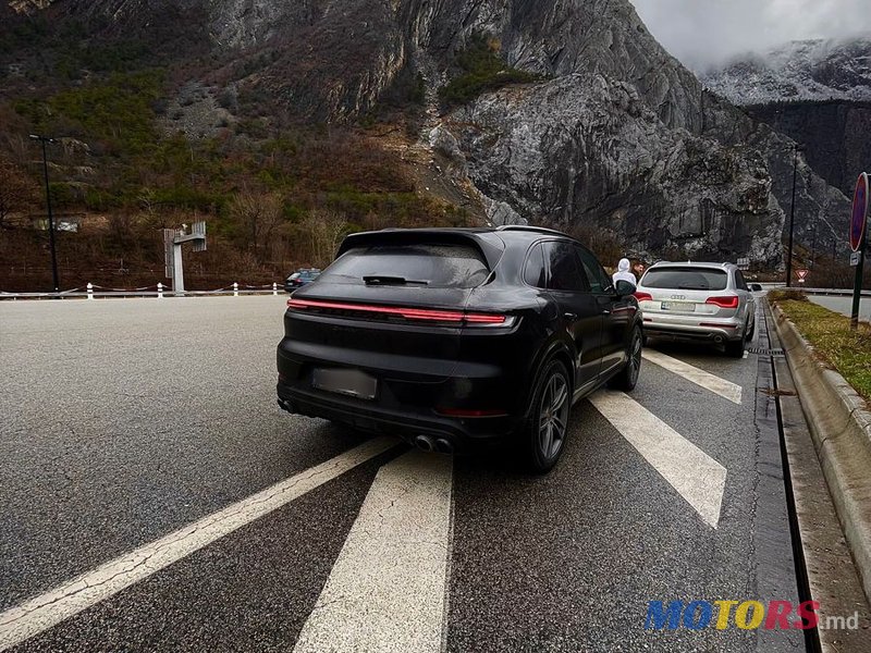 2023' Porsche Cayenne photo #5