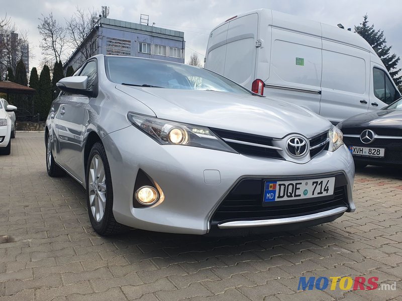 2014' Toyota Auris photo #2