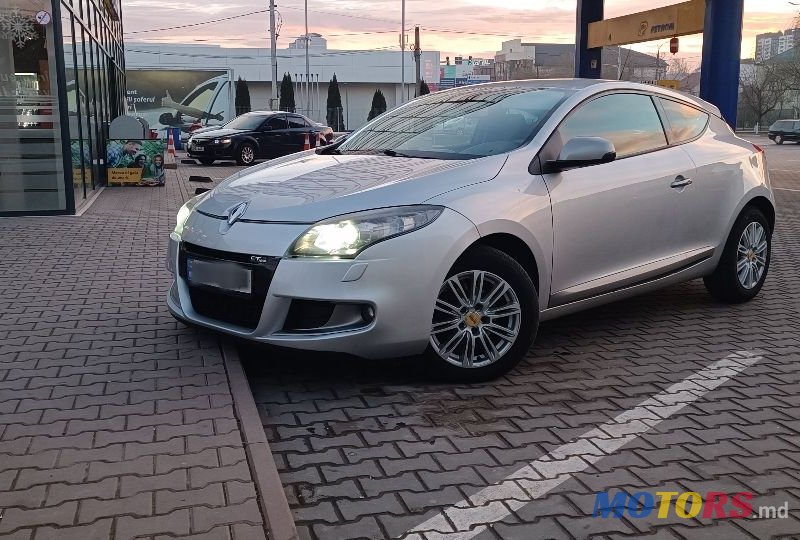 2011' Renault Megane photo #3