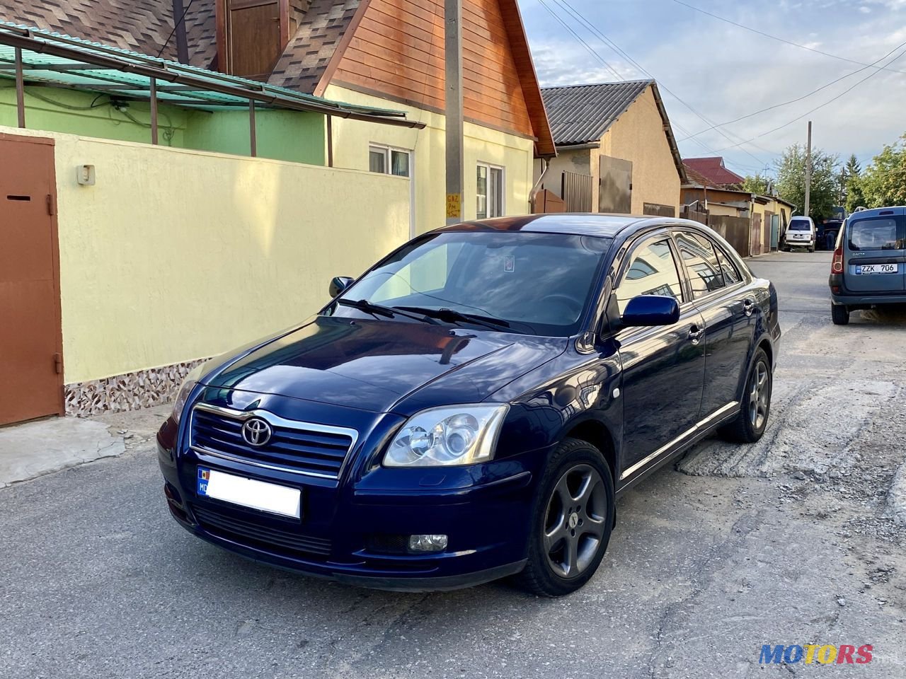 2004' Toyota Avensis photo #3