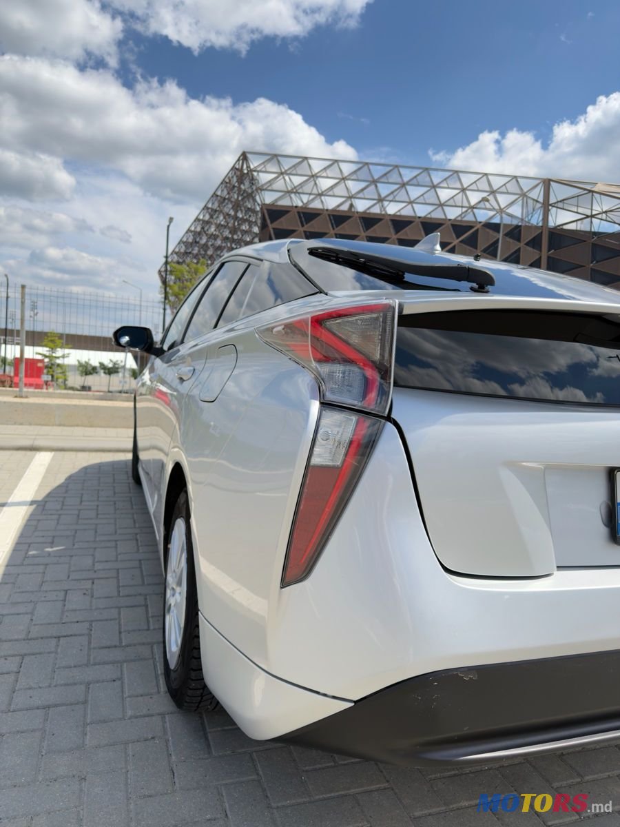 2016' Toyota Prius photo #2