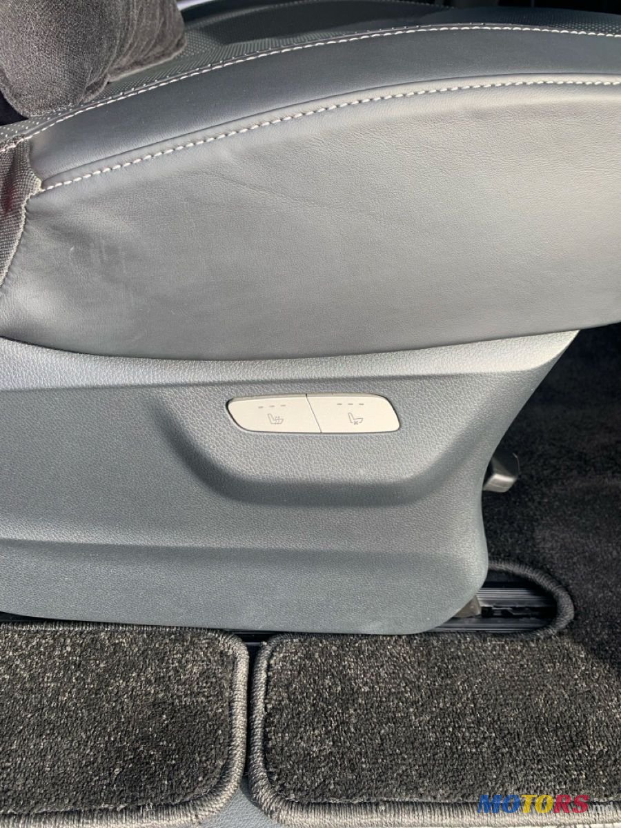 2020' Mercedes-Benz V-Class photo #6