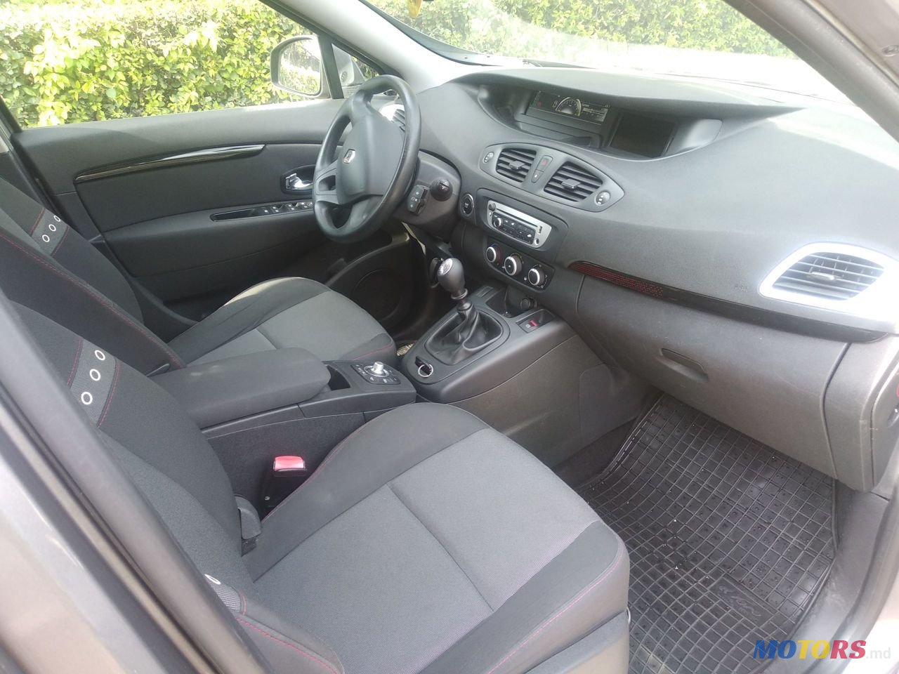 2012' Renault Grand Scenic photo #6