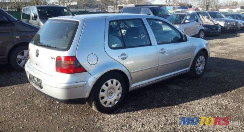 2001' Volkswagen Golf photo #1