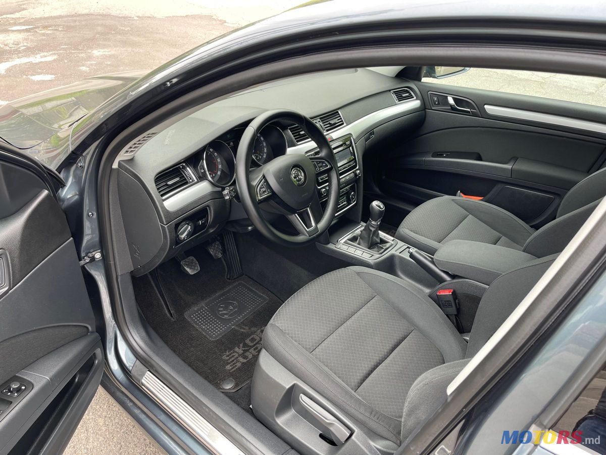 2015' Skoda Superb photo #5
