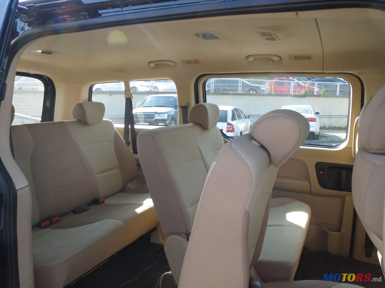 2009' Hyundai Grand Starex photo #3