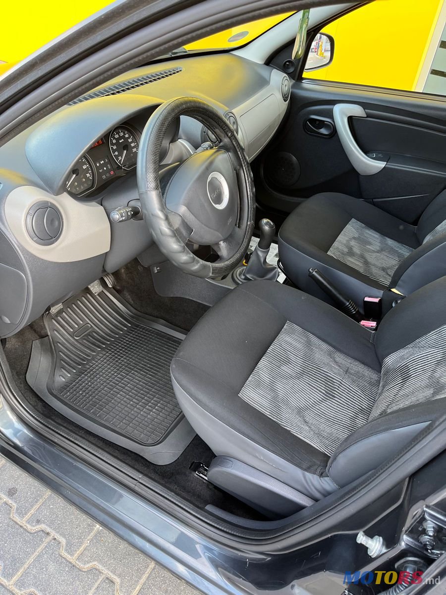 2009' Dacia Sandero photo #6