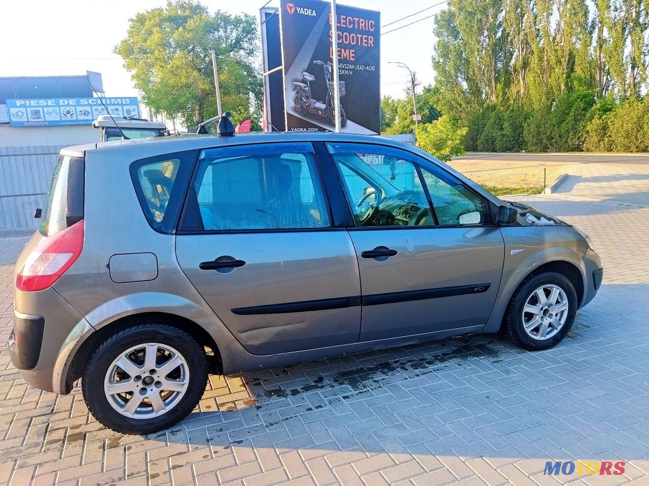 2005' Renault Megane photo #2