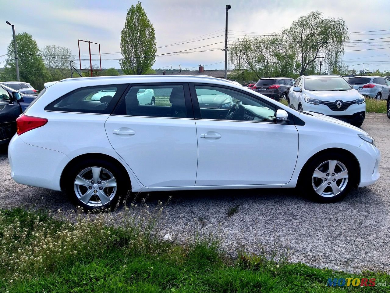 2014' Toyota Auris photo #2