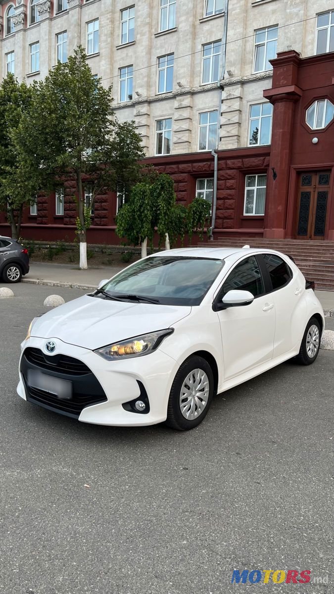 2022' Toyota Yaris photo #2
