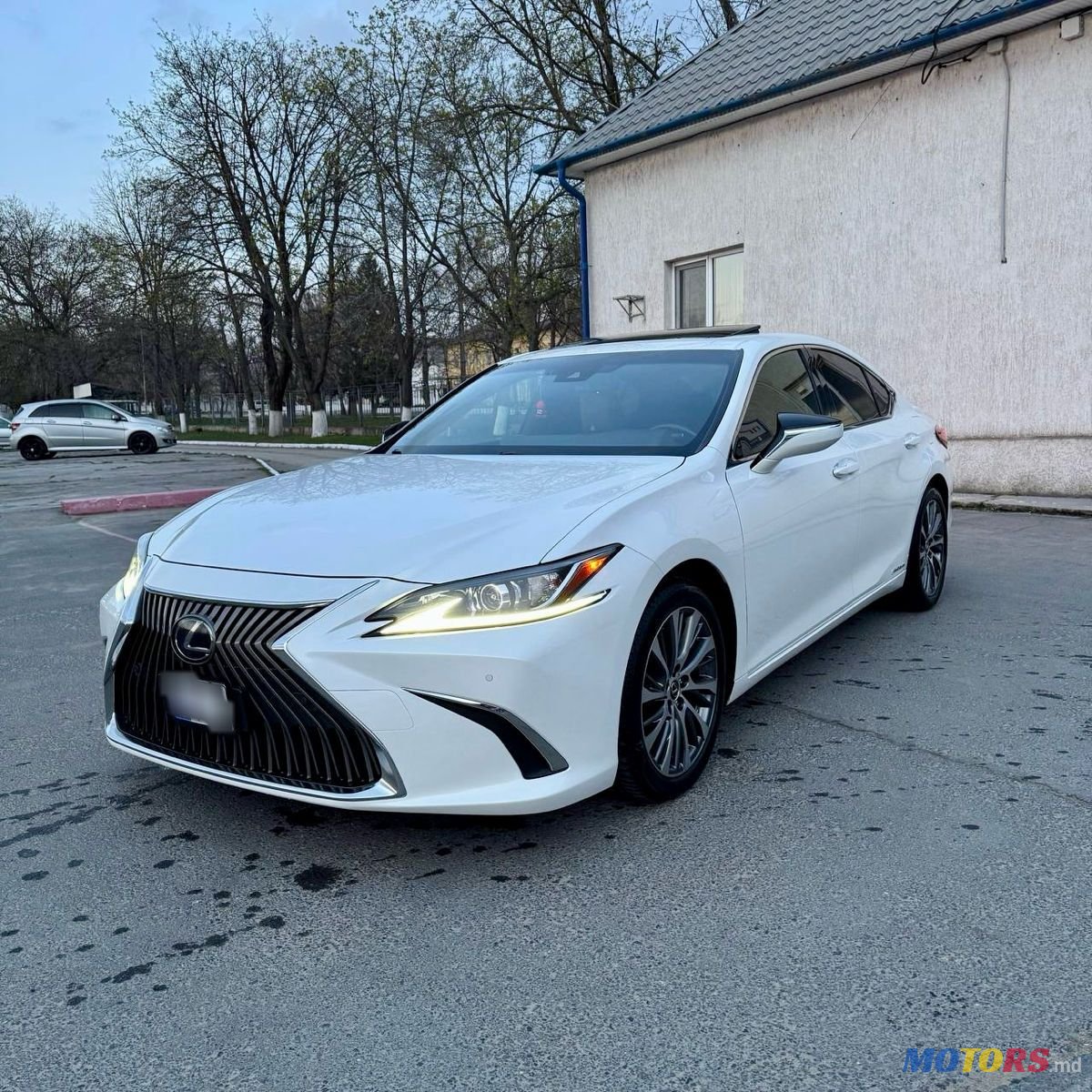 2019' Lexus Es Series photo #4