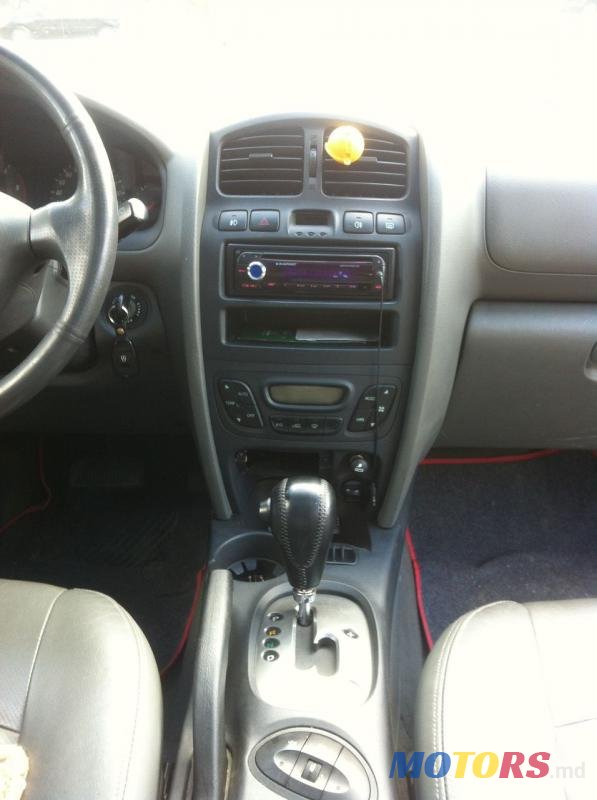 2005' Hyundai Santa Fe photo #2