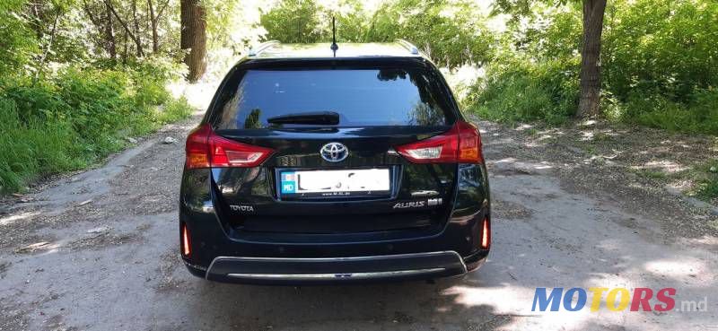 2013' Toyota Auris photo #2