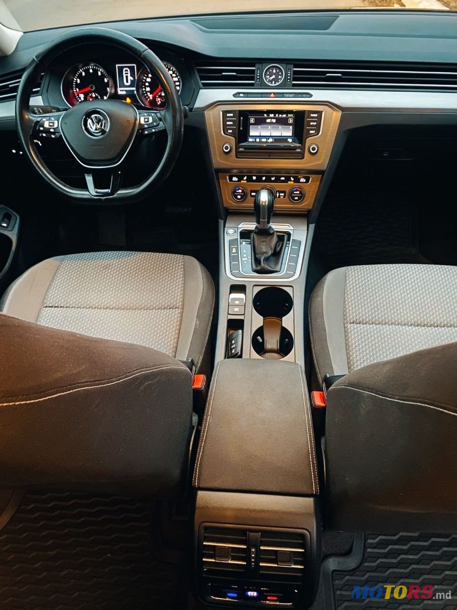 2016' Volkswagen Passat photo #6