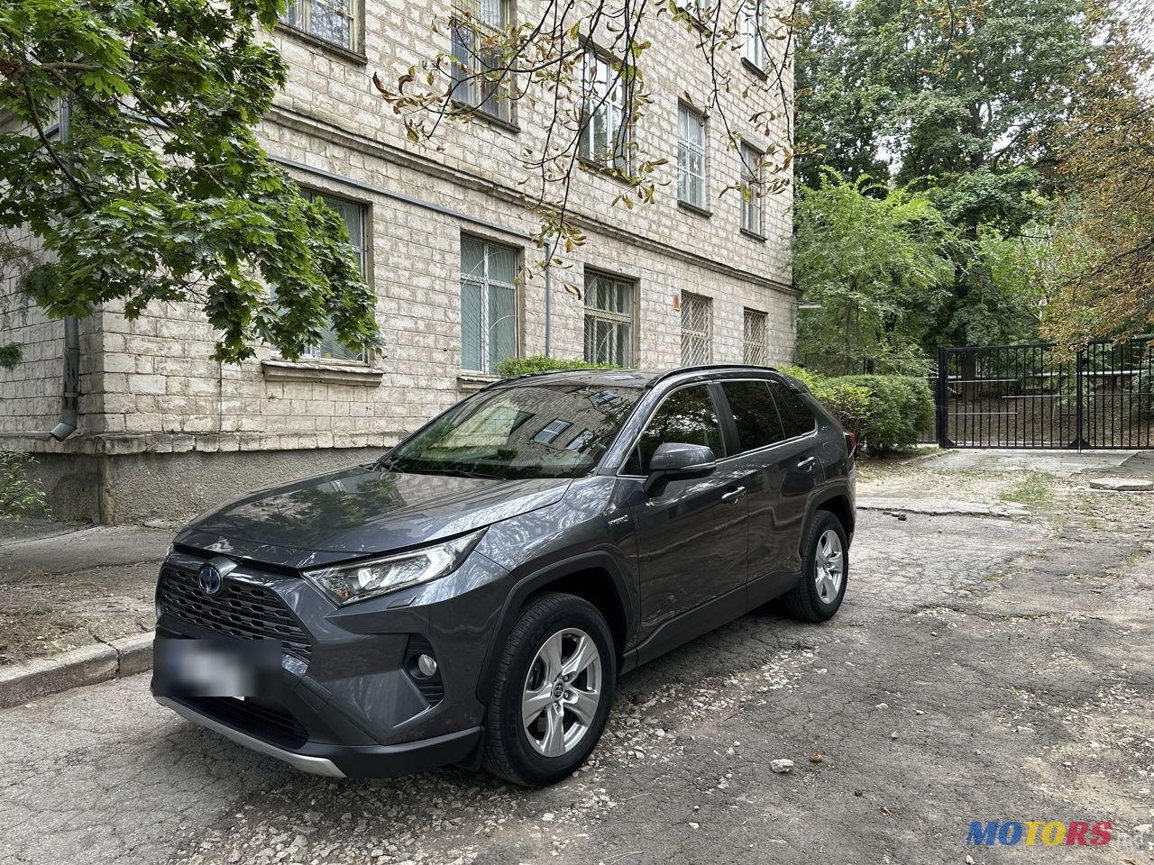 2019' Toyota RAV4 photo #6