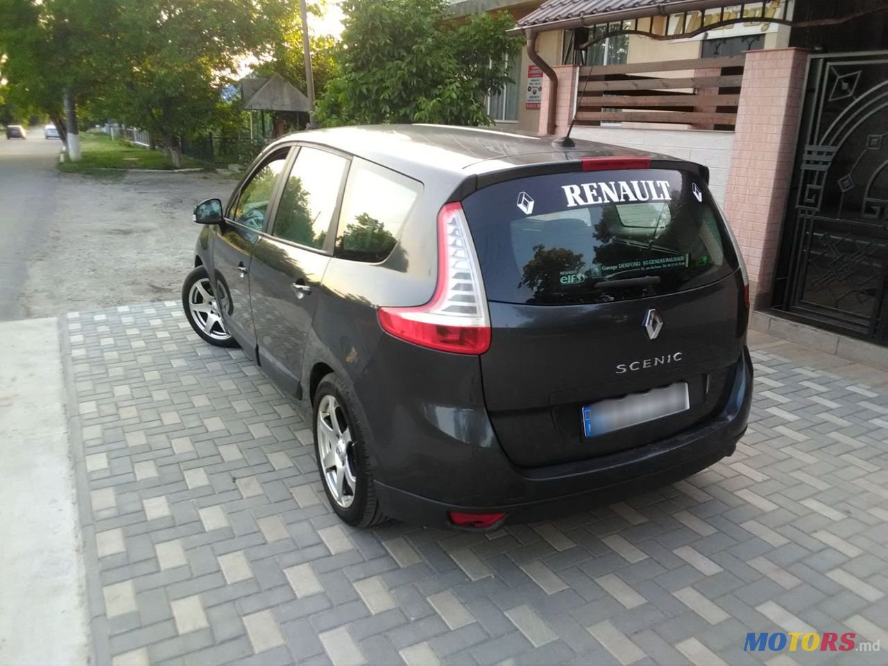 2009' Renault Grand Scenic photo #1