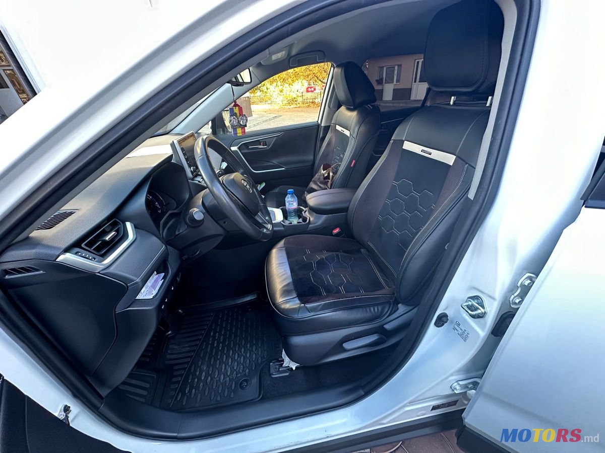 2020' Toyota RAV4 photo #5