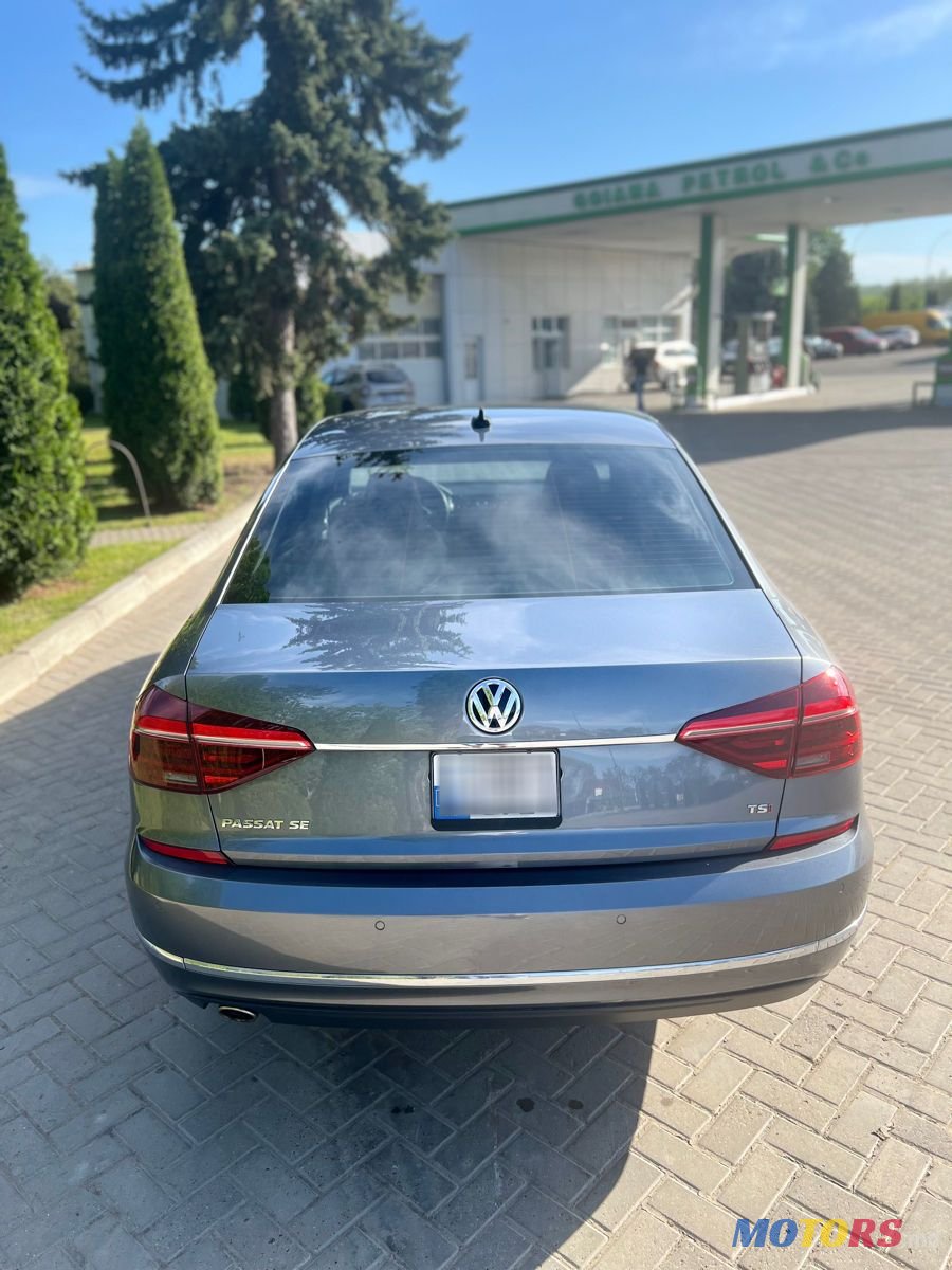 2017' Volkswagen Passat photo #4