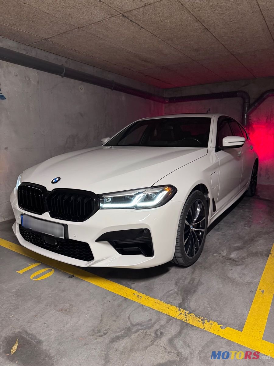 2021' BMW 5 Series photo #3