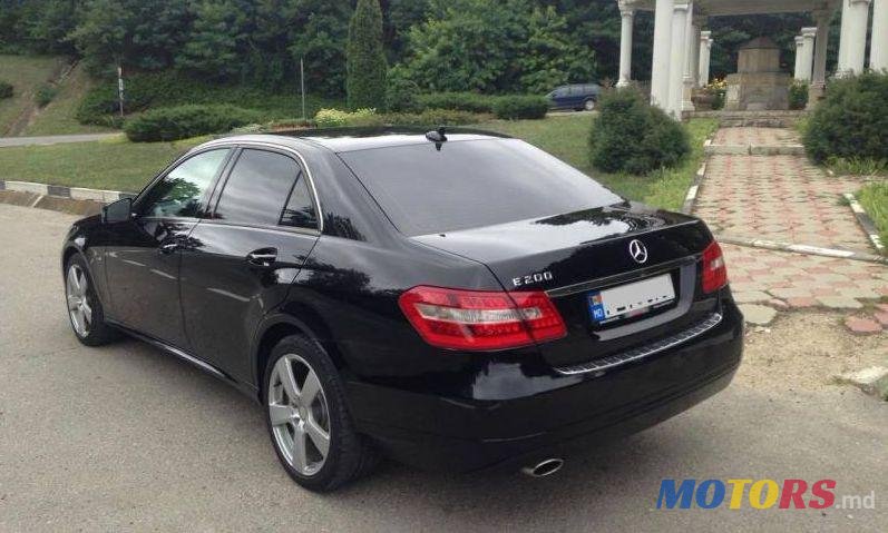 2011' Mercedes-Benz E photo #2