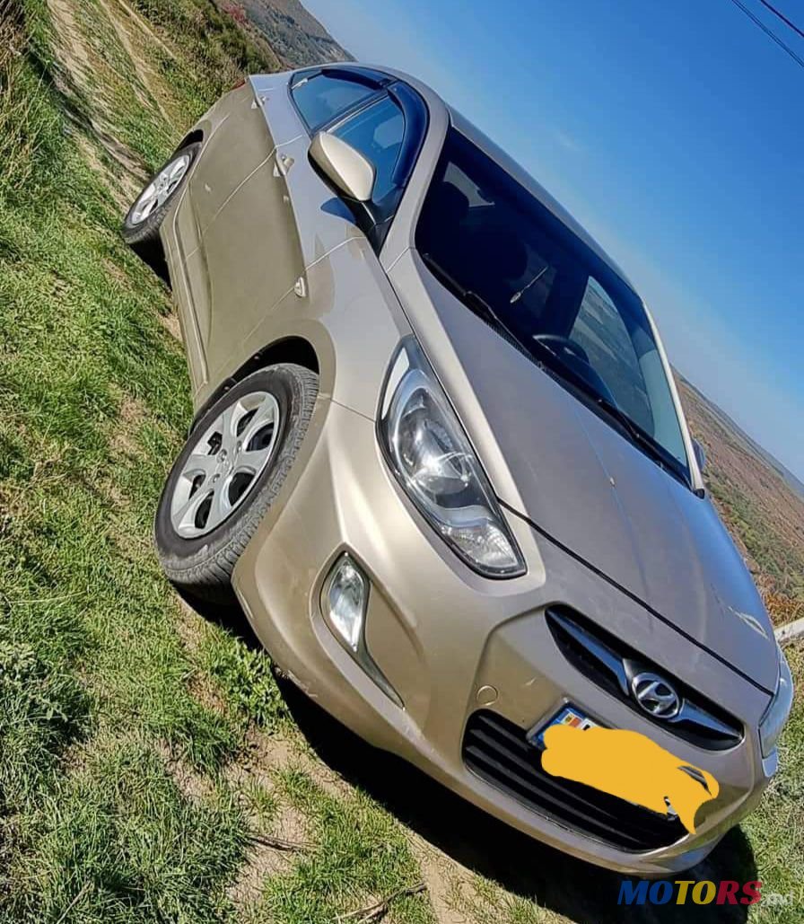 2011' Hyundai Accent photo #6