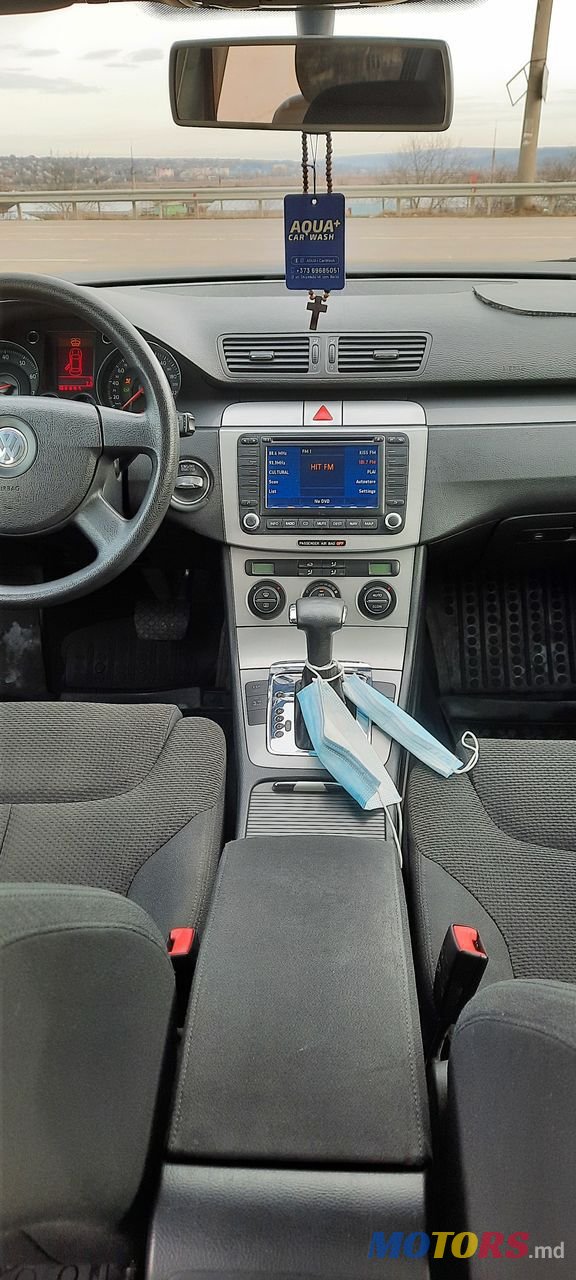 2006' Volkswagen Passat photo #1