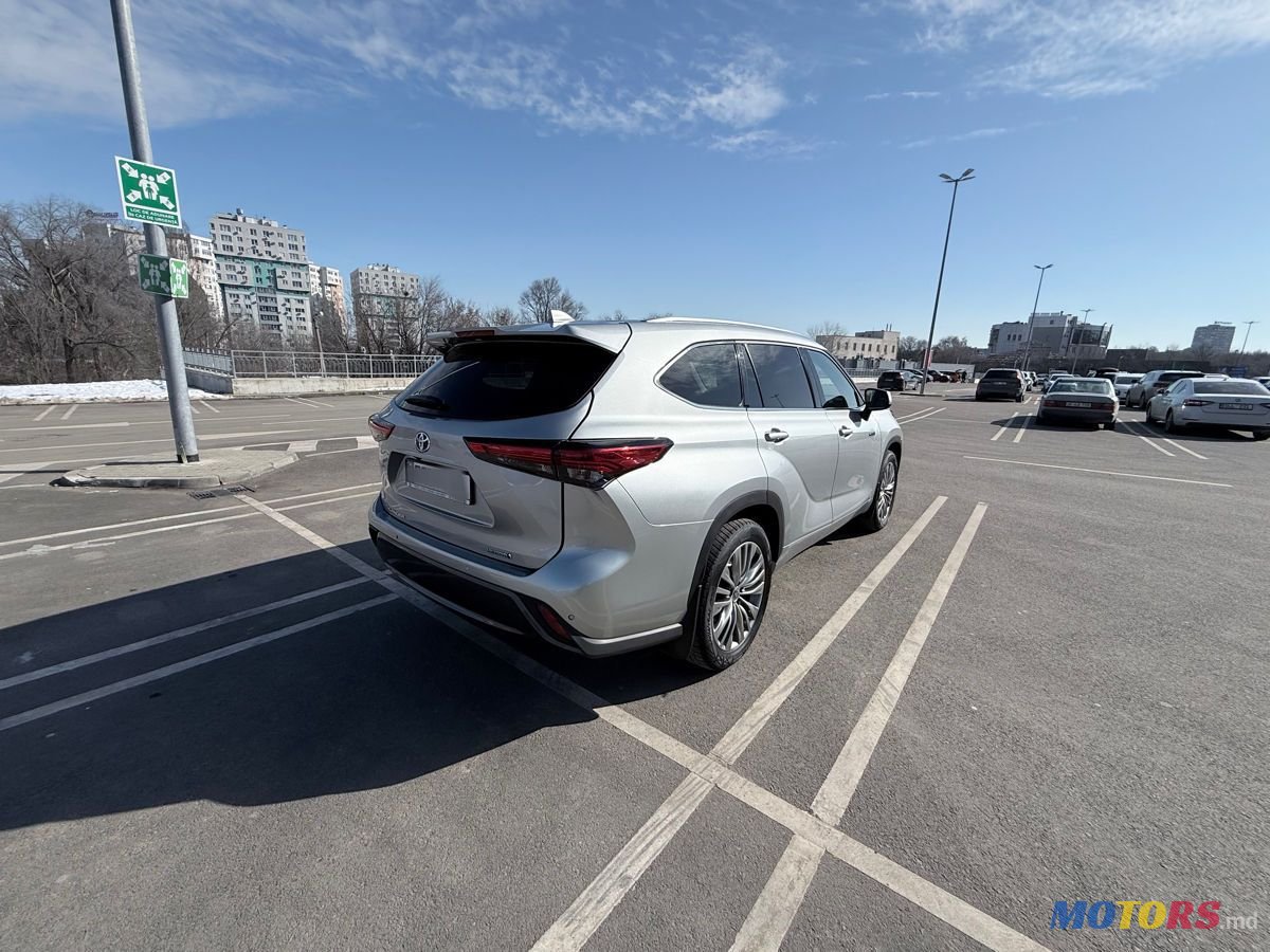2021' Toyota Highlander photo #6