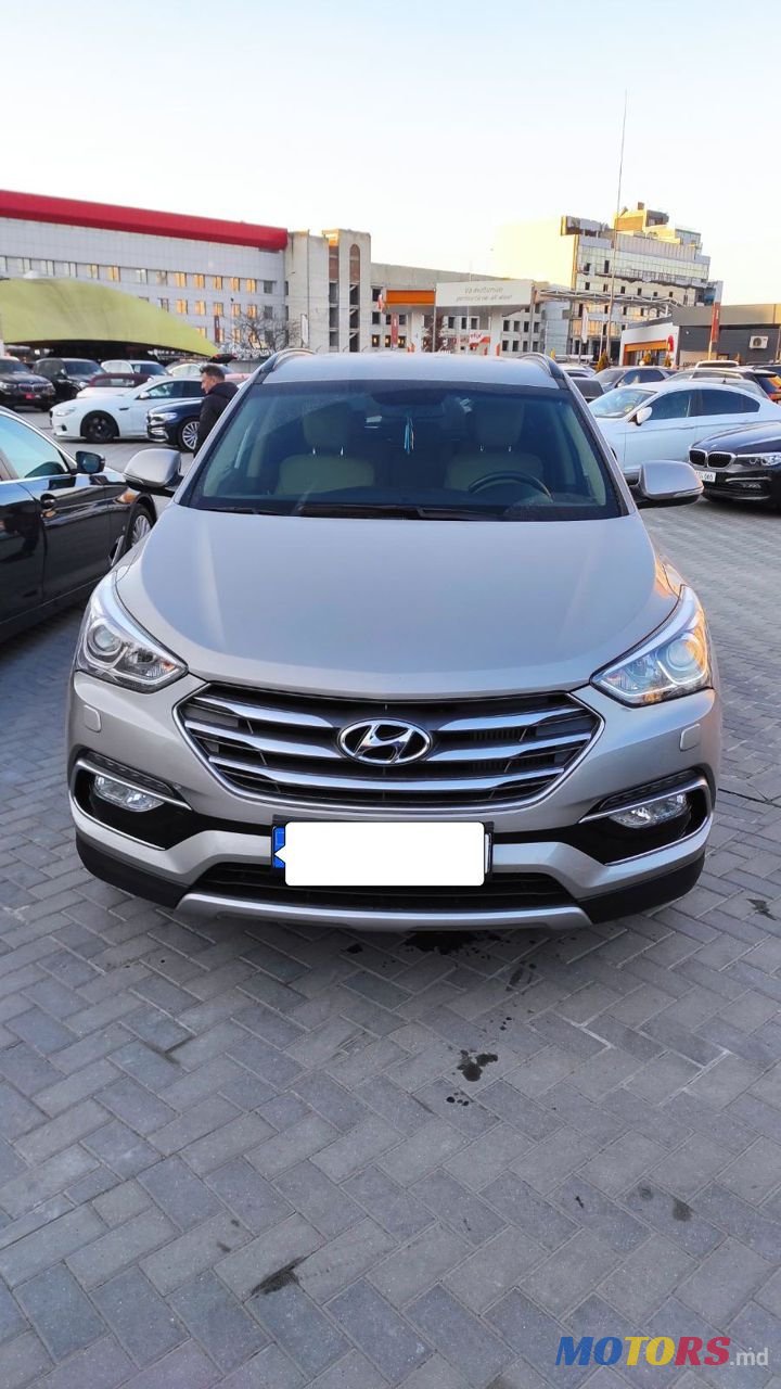 2017' Hyundai Santa Fe photo #2