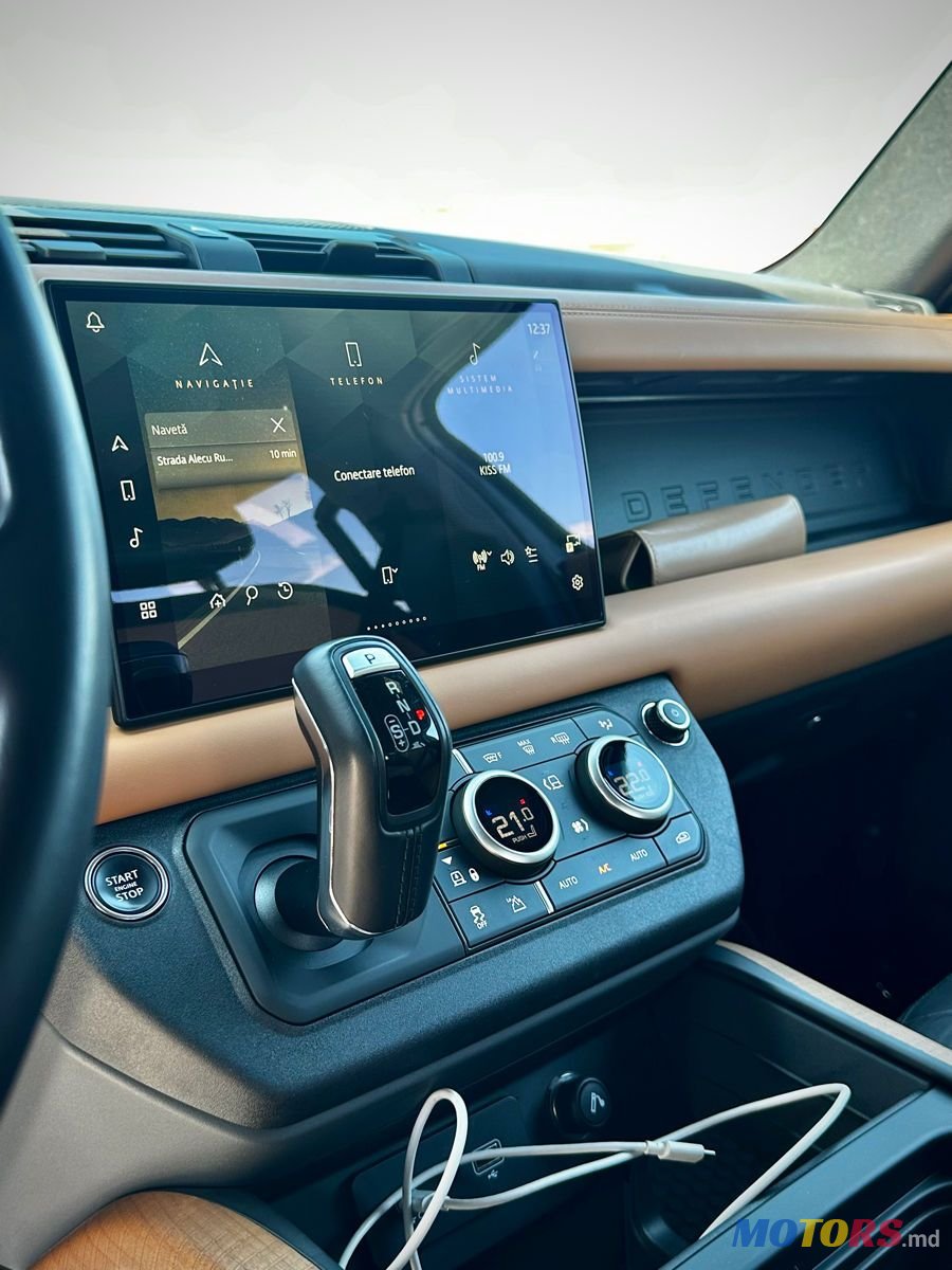2023' Land Rover Defender photo #5