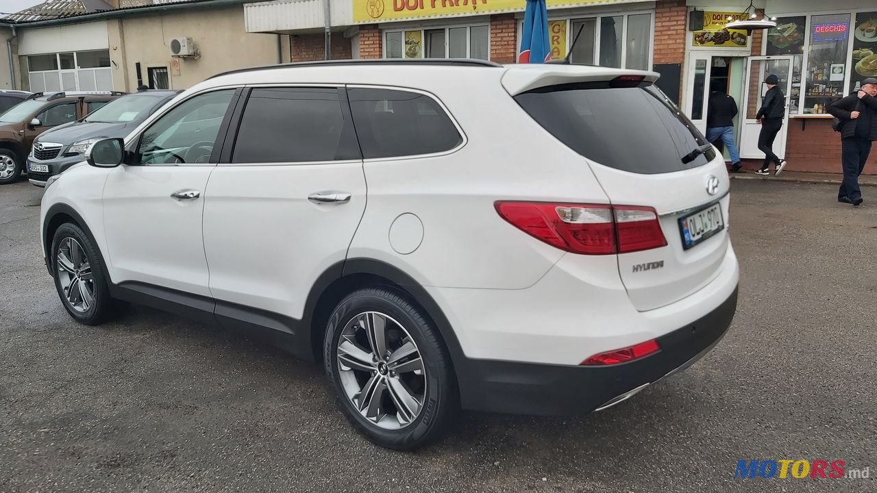 2015' Hyundai Santa Fe photo #4