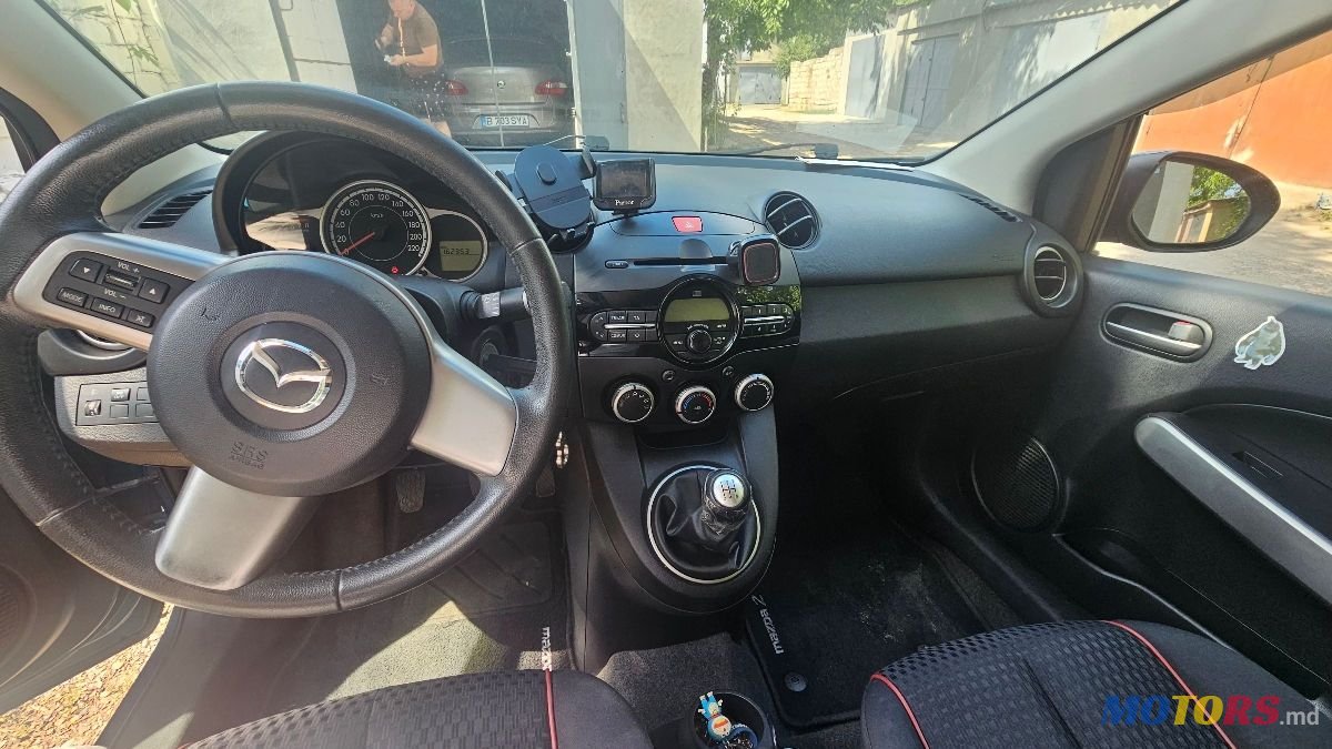 2012' Mazda 2 photo #2