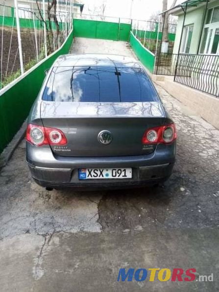 2008' Volkswagen Passat photo #3