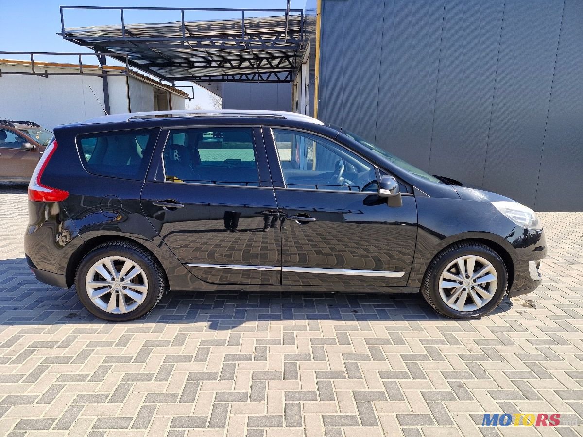 2012' Renault Grand Scenic photo #2