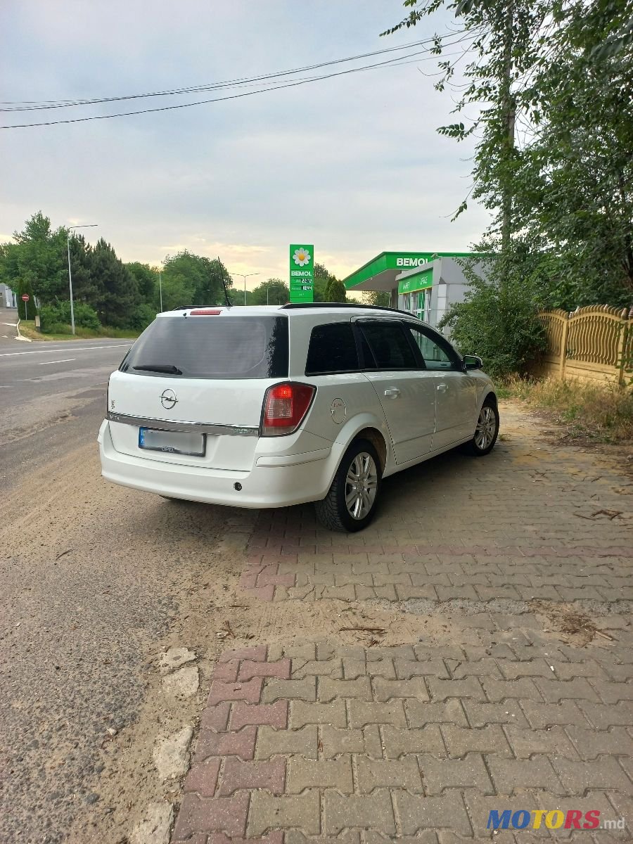 2008' Opel Astra photo #4