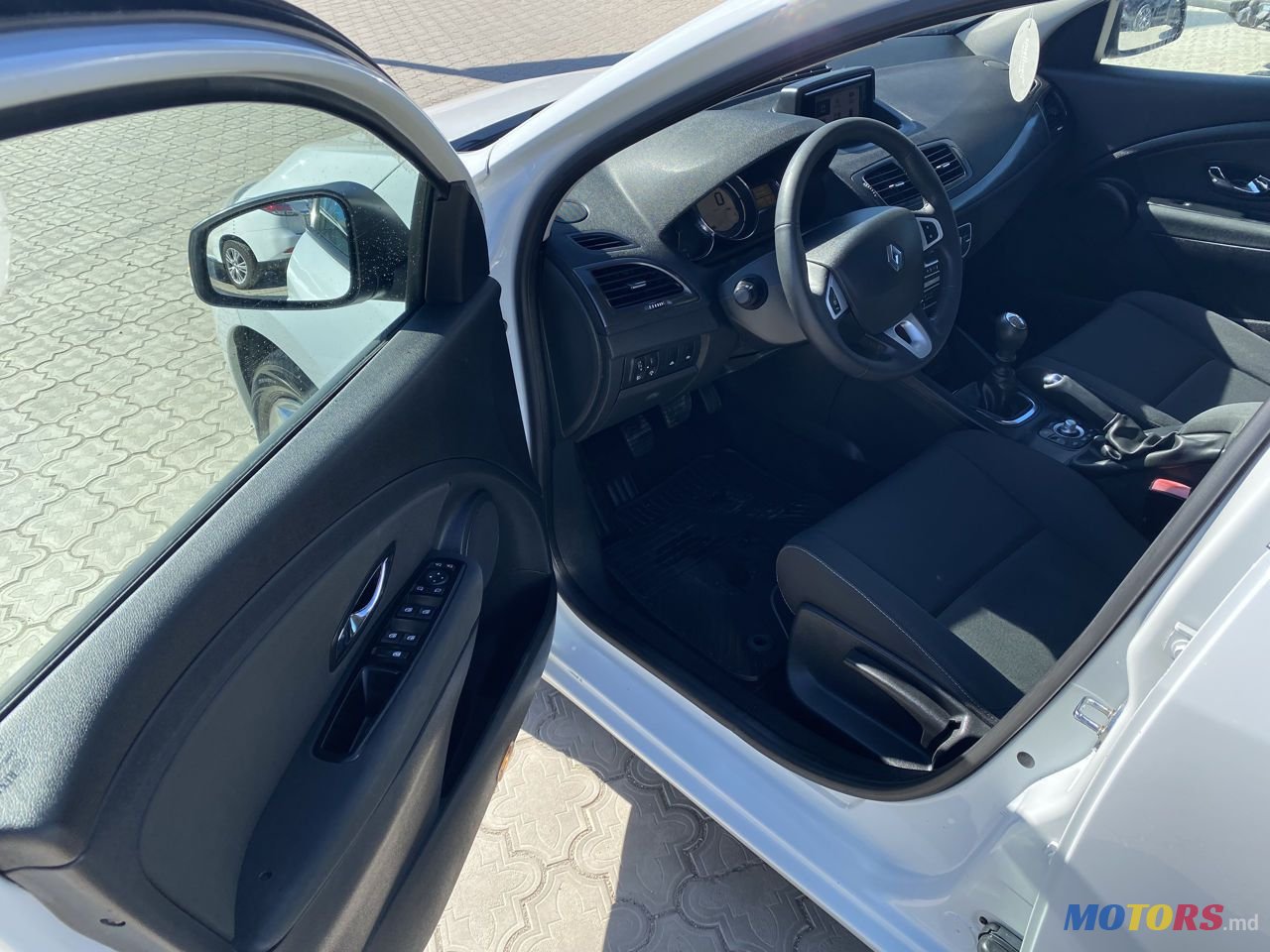 2012' Renault Megane photo #6
