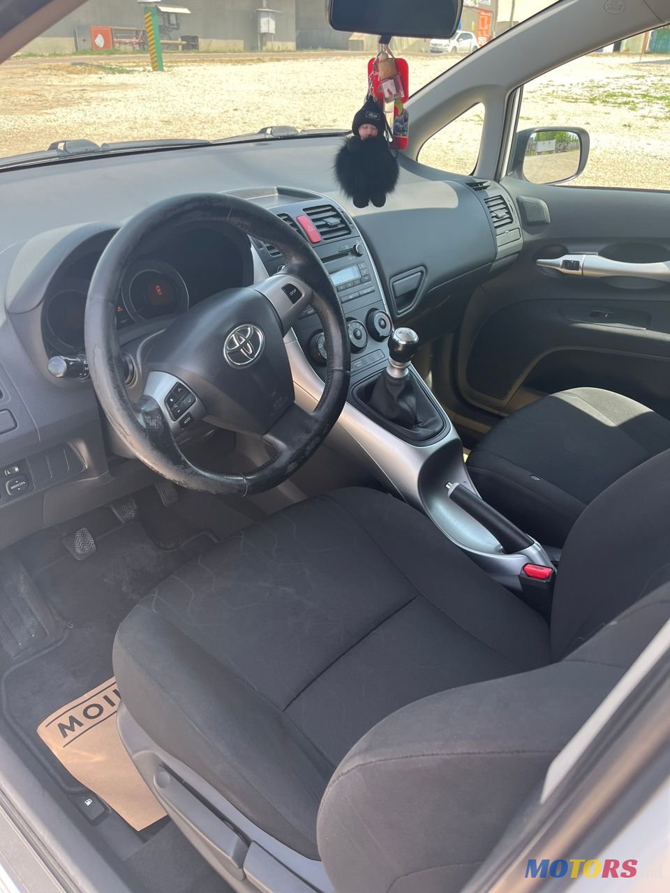 2010' Toyota Auris photo #5