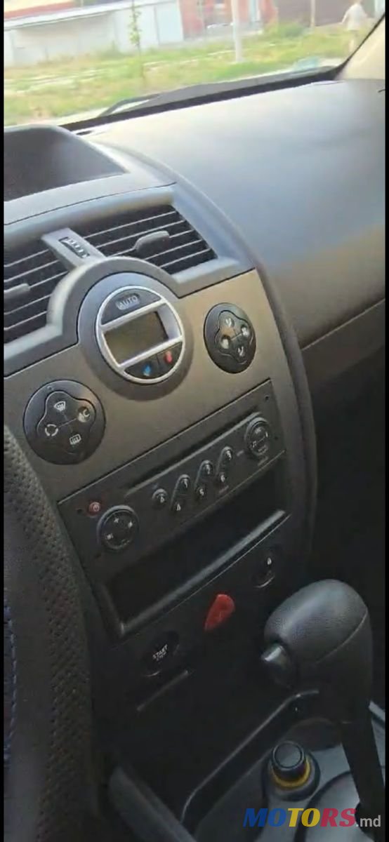 2005' Renault Megane photo #1