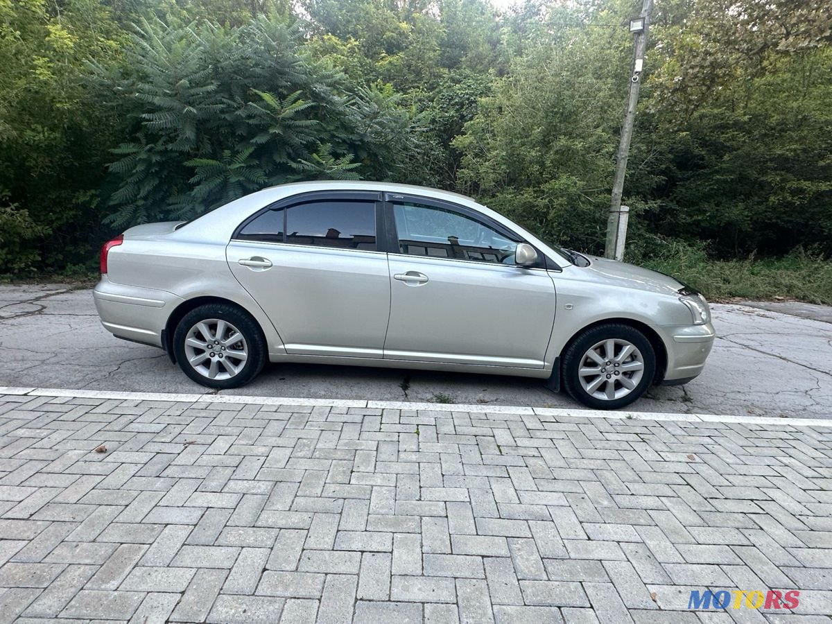 2005' Toyota Avensis photo #2