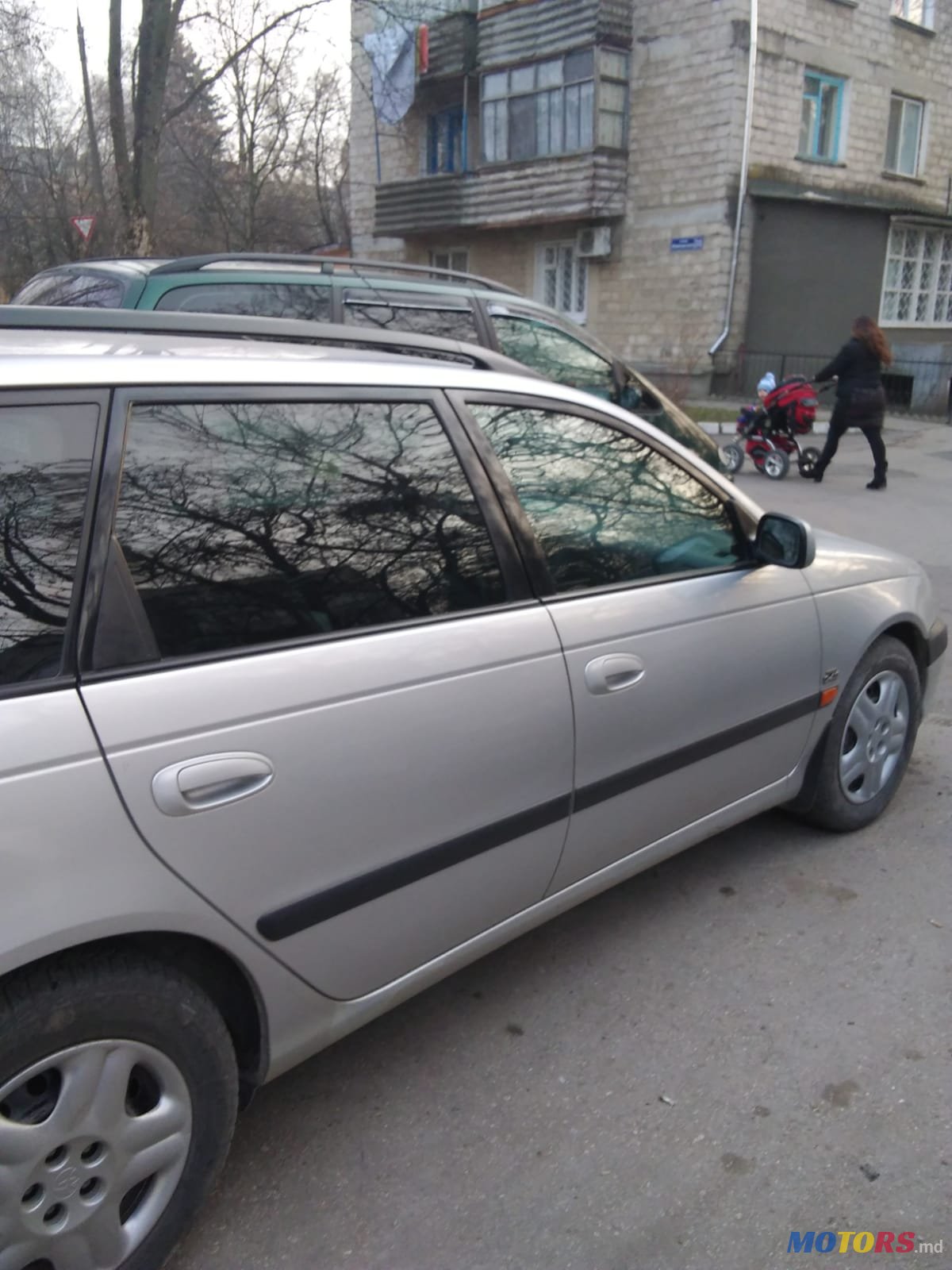 2001' Toyota Avensis photo #4