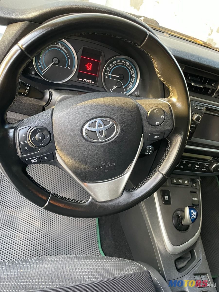 2014' Toyota Auris photo #5