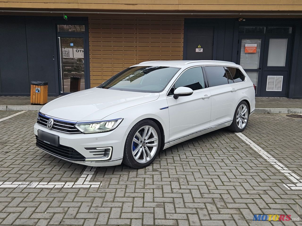 2015' Volkswagen Passat photo #2