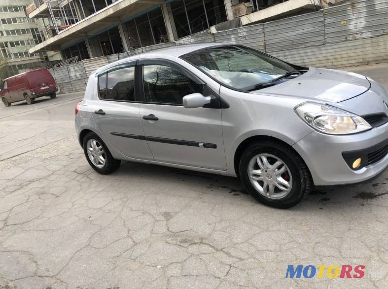 2005' Renault Clio photo #1